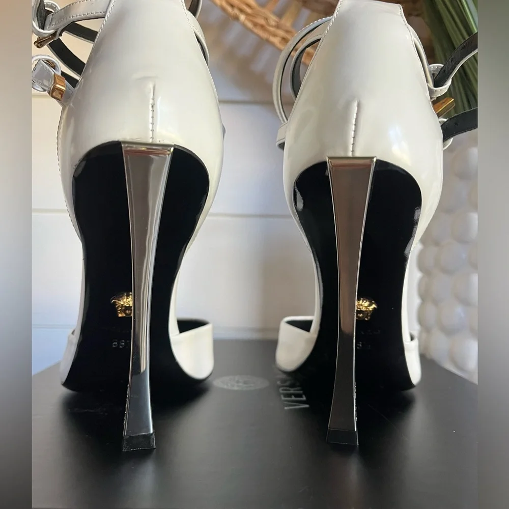 Versace Pin Point Glossed Pumps Sz 38.5 - Picture 7 of 8